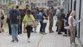 Deprem bölgesinde vatandaşlar sandık sırasında: Konteynerlere kurulan sandıklarda oy kullanma işlemleri devam ediyor
