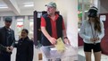 Ünlü isimler sandık başında! Oylarını böyle kullandılar