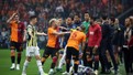Victor Nelsson ve Enner Valencia arasında gerginlik! Saha bir anda karıştı. İşte o görüntüler