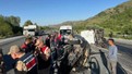 Otomobil kağıt gibi ezildi! 2 ölü, 2 yaralı