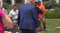 Trump'ın pantolonundaki gizemli detay!