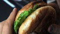 Türkiye'de yedi, İngiltere'de gündem oldu! Hamburger sosyal medyayı karıştırdı