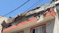 Kağıthane'de panik! Balkon bir anda sokağa çöktü... Son anda kurtuldu