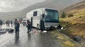 Sivas'ta yolcu otobüsü dağın yamacına çarptı: Ölü ve yaralılar var