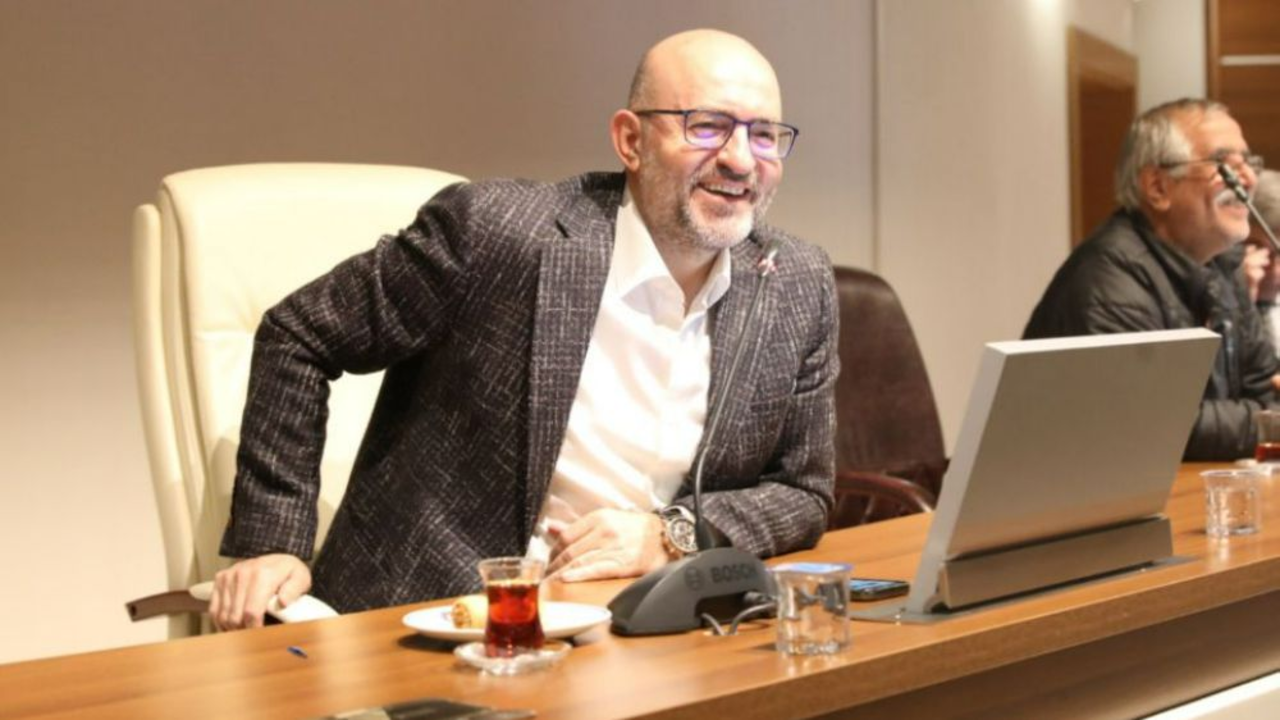 Rektörlüğünü yaptığı üniversitenin öğrencisi oldu