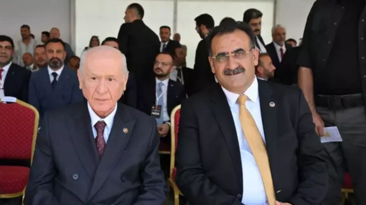 Malazgirt Zaferi törenine damga vuran fotoğraf! Bahçeli ve Türker yan yana