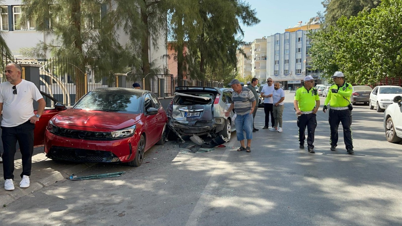 Park etmeye çalıştı! Zincirleme kazaya yol açtı