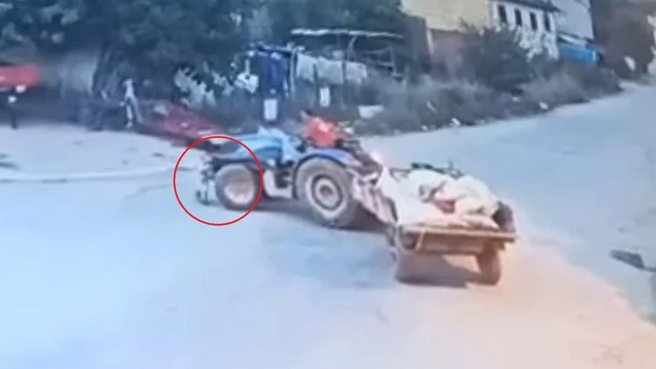 2 yaşındaki Batu traktörün altında kaldı: Feci kaza kamerada