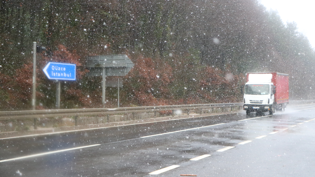 Yağmur yerini kara bıraktı!Mevsimin ilk karı düştü