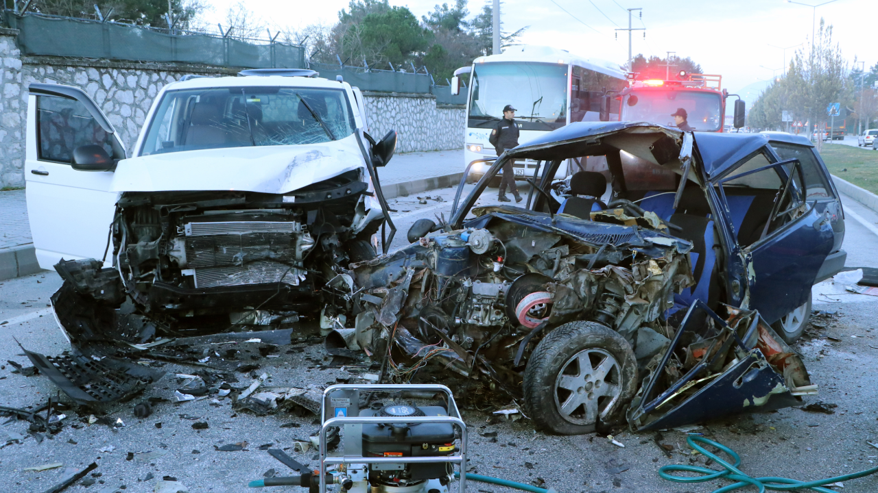 Abisi ve kuzeni ölmüştü! Korkunç kazada genç, yaşam savaşını kaybetti