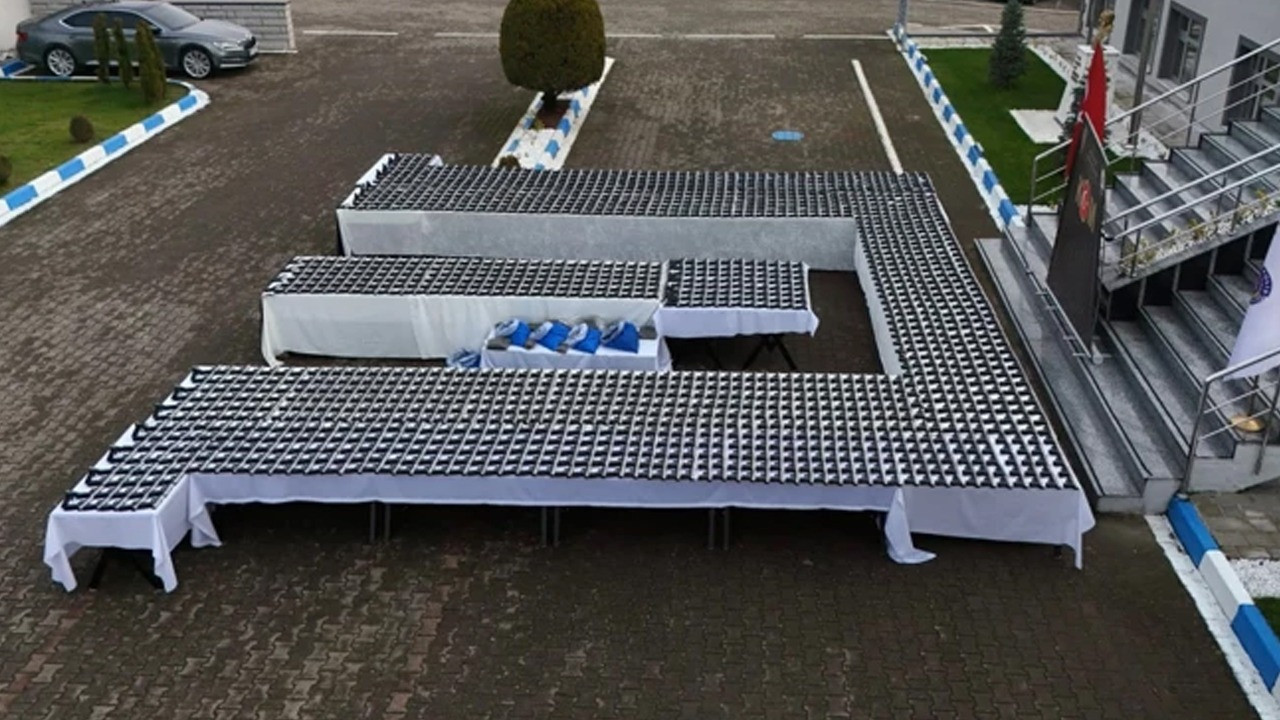 Düzce Emniyeti'nden nefes kesen operasyon: Binlerce silah İstanbul'a getirilirken yakalandı!