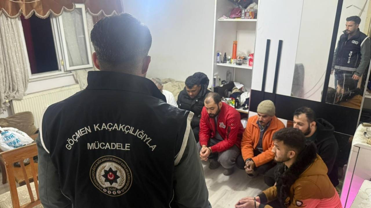 Göçmen kaçakçılarına darbe! Çok sayıda gözaltı var