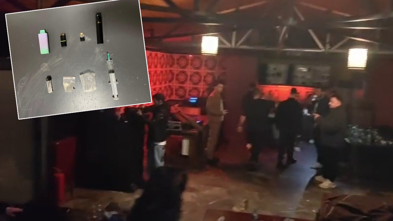 İstanbul’un ünlü mekanlarına narkotik baskını! 17 gözaltı