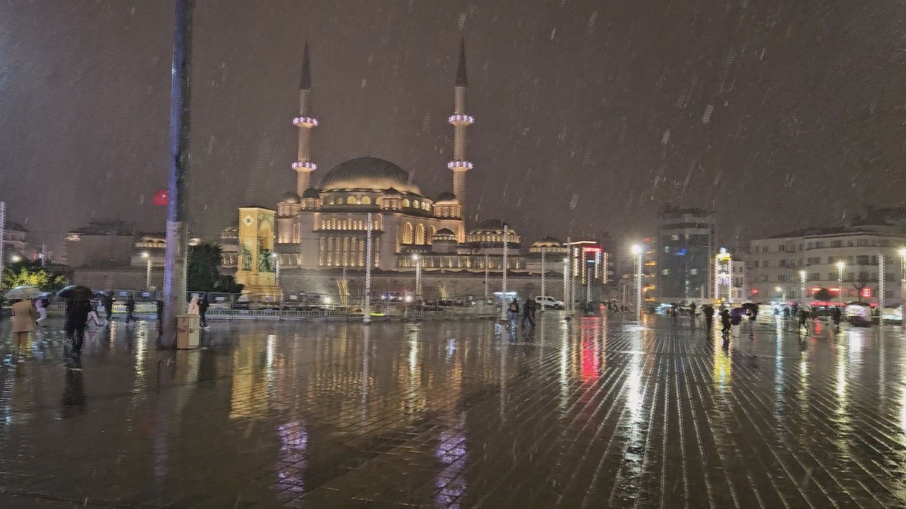 Uyarılar peş peşe gelmişti! İstanbul'da kar yağışı başladı