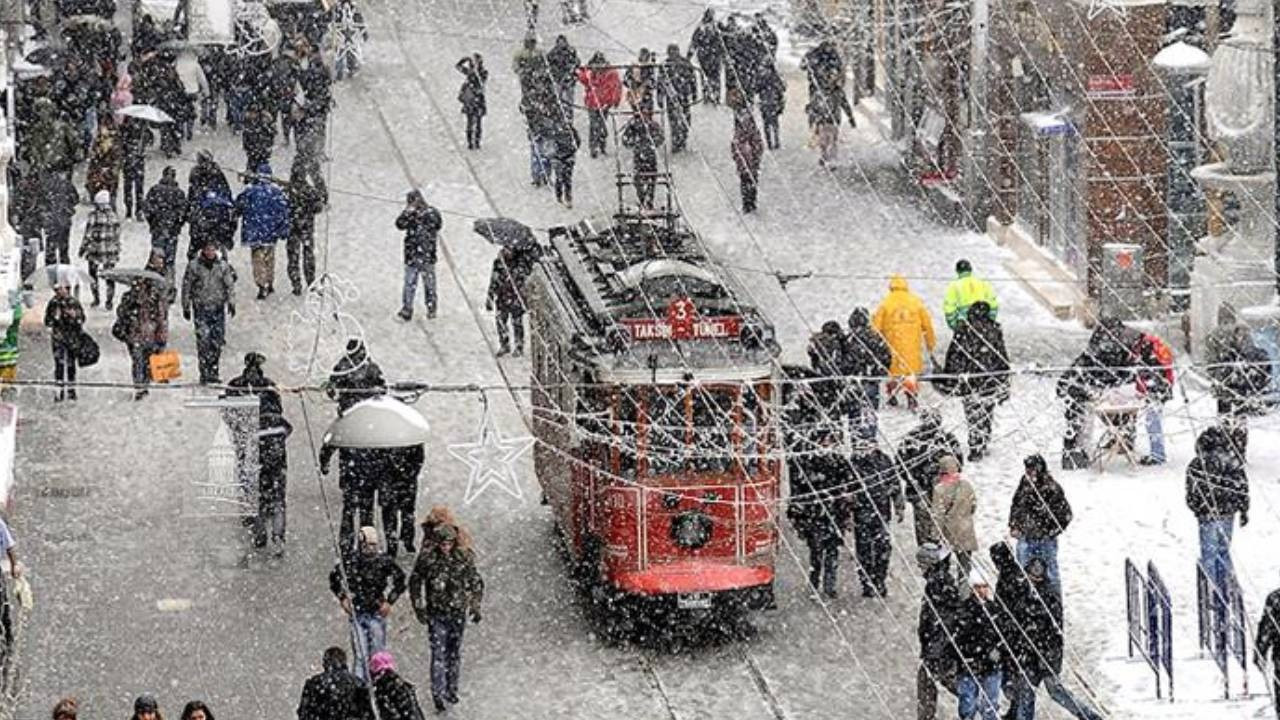 İstanbul'a kar uyarısı: Valilik saat verdi!  19 ilçede çok kuvvetli yağacak