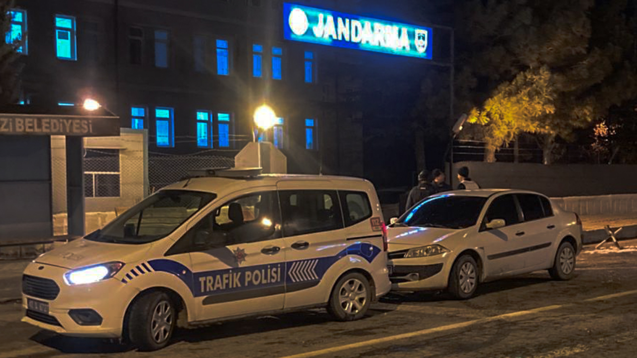 Dehşet! 2 husumetlisini tabancayla yaraladı