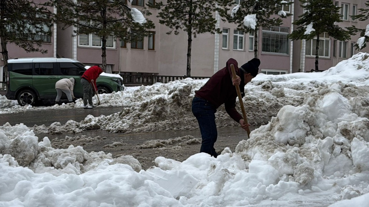 O ilde kar kalınlığı 2 metreye ulaştı!