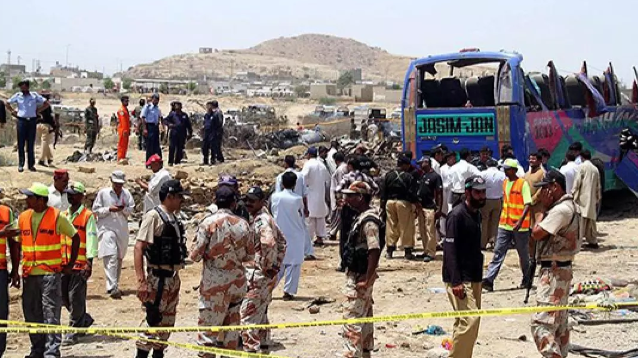 Katliam gibi kaza! Otobüsle minibüs çarpıştı: 14 ölü