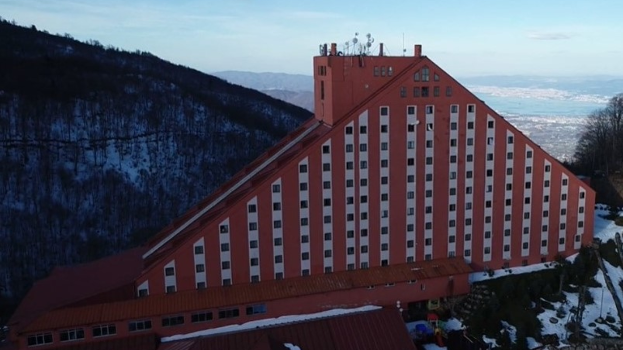 Ünlü kayak otelinin ruhsatı iptal edildi