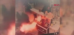 Cep telefonu bataryası bomba gibi patladı! O anlar saniye saniye kamerada