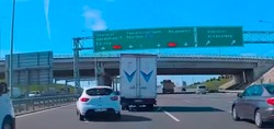 Başakşehir'de trafikte makas atan maganda kaza yaptı! O anlar saniye saniye böyle görüntülendi
