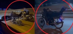 Akan trafikte motosikletin üzerinde ölüme yolculuk! Yüzüstü uzanarak motosikleti böyle kullandı