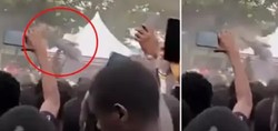 Akıllara Bush'a yapılan protesto geldi: Kenya Devlet Başkanı Ruto'ya mitingde ayakkabı fırlatıldı