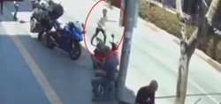 Antalya'da denetim sırasında şoke eden anlar kamerada! Arkadaşını ve motosikletini bırakıp böyle kaçtı