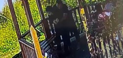 Şırnak'ta hayat kurtaran müdahale: Öğretmen, boğazına cisim kaçan öğrencisini heimlich manevrasıyla kurtardı. O anlar kameraya böyle yansıdı