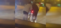 Arnavutköy’de paten yolculuğu kötü bitti! Otomobilin altında kalmaktan son anda kurtuldu