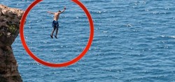 Yürekler ağza geldi! Antalya'da 30 metrelik falezlerden denize böyle atladı