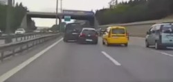 Eyüpsultan'da makas atmak isteyen trafik magandası kazaya sebep oldu! O anlar saniye saniye kameraya yansıdı