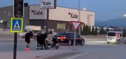 Görenler şaştı kaldı! Bursa'da patenli gençlerin tehlikeli yolculuğu kameraya böyle yansıdı