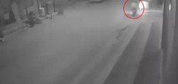 Konteynere ok gibi saplandı! Isparta'ta feci motosiklet kazası kameraya böyle yansıdı