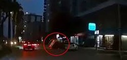 Adana ehliyetsiz sürücü dehşet saçtı! Makas atarken trafiği birbirine kattığı anlar kameraya böyle yansıdı