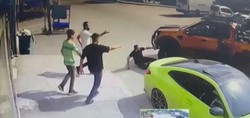 Adana'da pes dedirten olay! 'Şaka olsun' diye kamyoneti üzerine sürdüğü arkadaşına çarptı