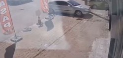 Fren yerine gaza basınca kendini kasap dükkanında buldu! Bolu'da ilginç kaza kamerada