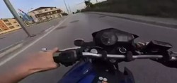 Kendi kazasını saniye saniye kaydetti! Bursa'da motosiklet sürücüsü drift atarken böyle kaza yaptı