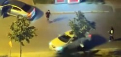 Ölümden kıl payı kurtuldu! Avcılar'da bir şahıs, otomobilini tartıştığı sürücünün üzerine böyle sürdü