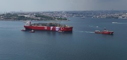 ‘Osman Gazi’ platformunun boğazdan geçişi dron ile görüntülendi