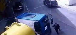Tekirdağ'da vidanjörün çarptığı kadın feci şekilde can verdi. Kaza anı güvenlik kamerasına böyle yansıdı