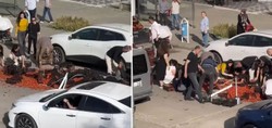 Adana'da yürekleri ısıtan görüntü: Çilekler yola saçıldı, vatandaşlar bakın ne yaptı