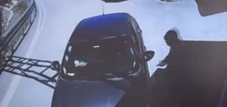 Elazığ'da ölümden kıl payı kurtuluş kamerada! Otomobilin altında kalmaktan saniyelerle kurtuldu