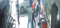 Küçükçekmece’de iş yerindeki kavgada yumruklar havada uçuştu! O anlar kameraya böyle yansıdı