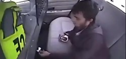 Polis aracından kaçmak istedi, sonu korkunç bitti! Araç kaza yapınca camdan böyle fırladı