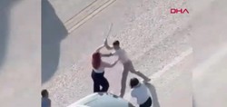 Ankara'da trafikte dehşete düşüren görüntü: Tartıştığı sürücüyü döner bıçağıyla yaraladı. Bir kadın, saldırganla böyle mücadele etti