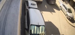 Hiçbir şey olmamış gibi yoluna devam etti! Avcılar'da geri manevra yapan kamyonet otomobile çarpıp böyle kaçtı