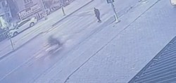 Bartın'da feci kaza kamerada! Yaya geçidinden yolun karşısına geçmeye çalışan yayaya motosiklet çarptı