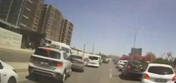 Fermuar sistemi hayat kurtarıyor! Diyarbakır'da sürücülerin fermuar yöntemiyle ambulansa yol verdiği anlar kameraya böyle yansıdı