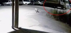 Tunceli'de park halindeyken hareket eden kamyon 5 aracı biçti! O anlar güvenlik kamerasına yansıdı